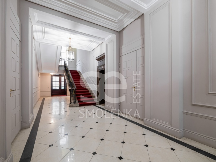 Аренда квартиры, площадь 225 кв.м., 5 этаж, Романов пер, 5