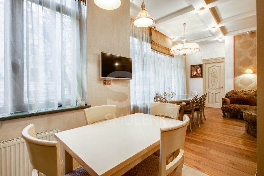 Продажа квартиры, площадь 125.8 кв.м., 2 этаж, Большой Палашёвский пер, 10