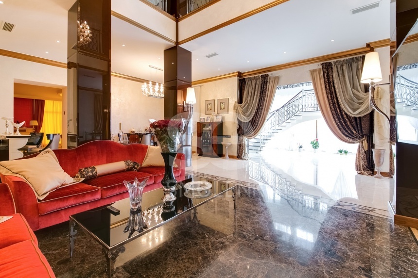 Продажа дома, площадь 980 кв.м., КП Монолит, Новорижское, пл. уч. 35 сот