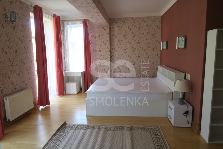 Продажа коттеджа, площадь 1300 кв.м., КП Новоголицыно, Минское, пл. уч. 30 сот