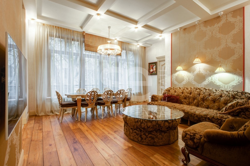 Продажа квартиры, площадь 125.8 кв.м., 2 этаж, Большой Палашёвский пер, 10