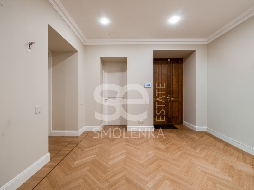 Аренда квартиры, площадь 225 кв.м., 5 этаж, Романов пер, 5