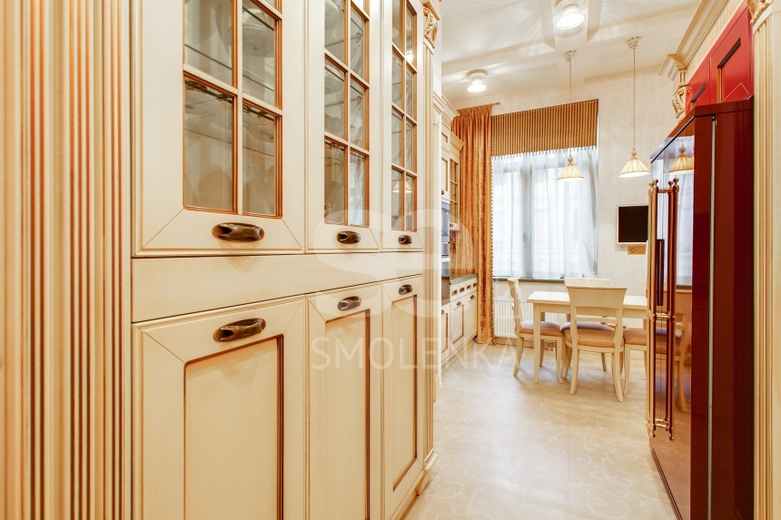 Продажа квартиры, площадь 125.8 кв.м., 2 этаж, Большой Палашёвский пер, 10