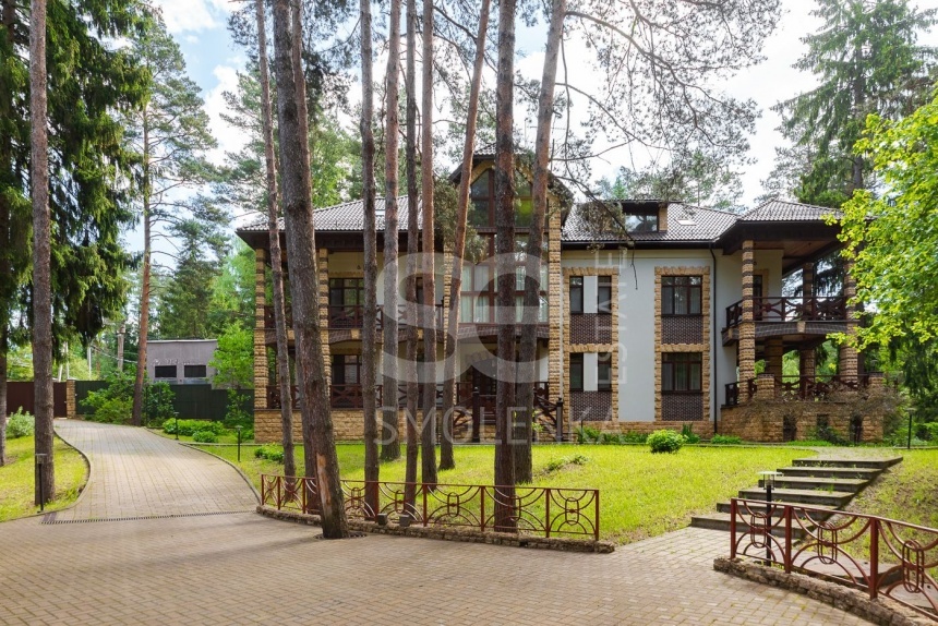Аренда дома, площадь 830 кв.м., 54, Дмитровское, пл. уч. 65 сот