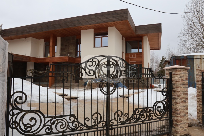 Продажа дома, площадь 880 кв.м., КП Монтевиль, Новорижское, пл. уч. 26 сот