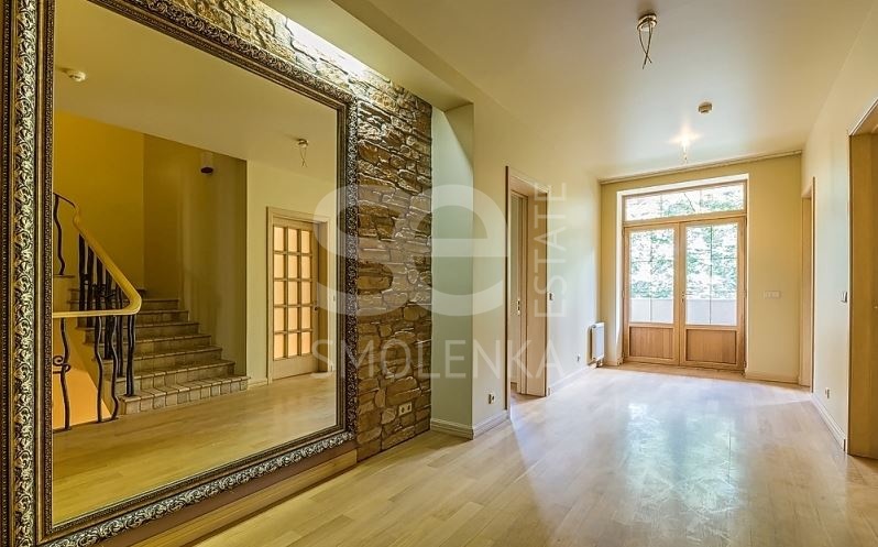 Продажа ОСЗ / особняка, площадь 1040 кв.м., 1 этаж, Татарская Б. ул, 30 с.2, район Замоскворечье, пл. уч. 14 сот