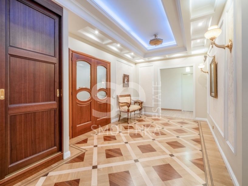 Аренда квартиры, площадь 257.8 кв.м., 3 этаж, Победы пл, 2к3