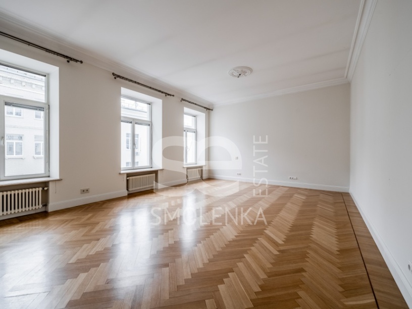 Аренда квартиры, площадь 225 кв.м., 5 этаж, Романов пер, 5