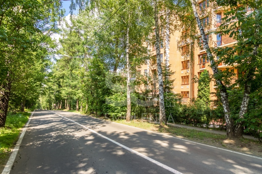 Продажа квартиры, площадь 222 кв.м., 2 этаж, Сосновая ул, 16к1