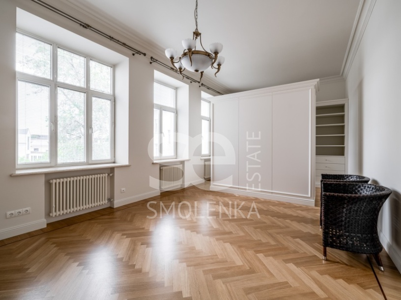 Аренда квартиры, площадь 330 кв.м., 5 этаж, Романов пер, 5