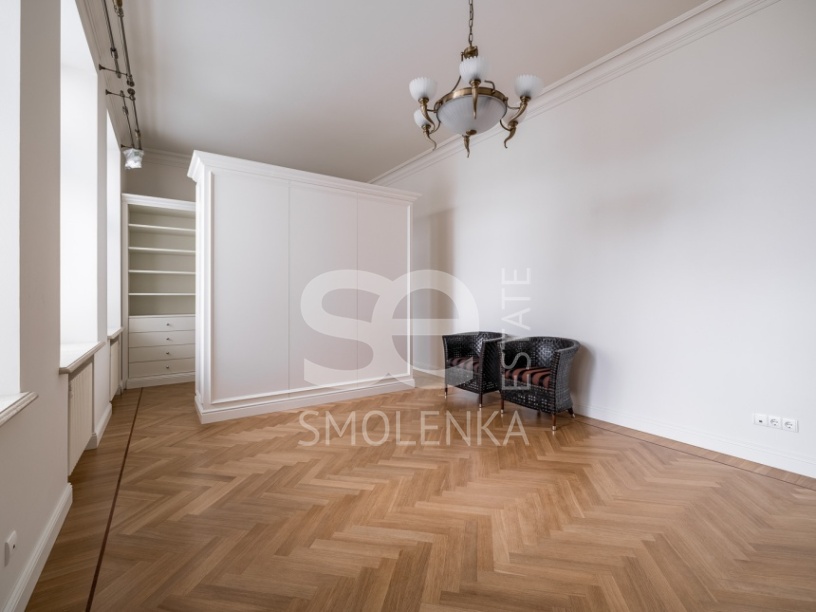 Аренда квартиры, площадь 330 кв.м., 5 этаж, Романов пер, 5
