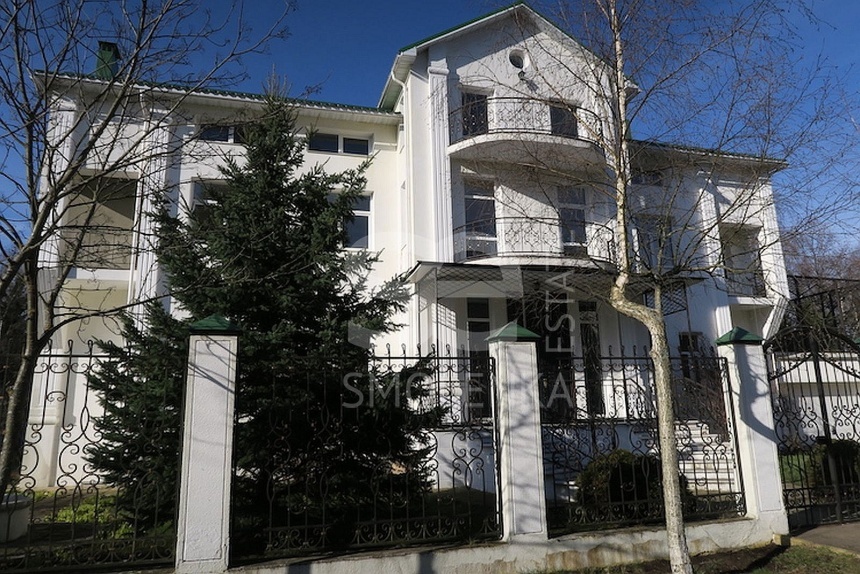 Аренда коттеджа, площадь 1300 кв.м., КП Новоголицыно, Минское, пл. уч. 30 сот
