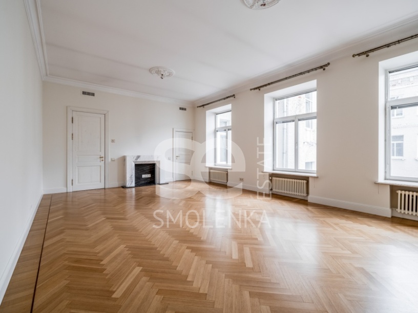 Аренда квартиры, площадь 225 кв.м., 5 этаж, Романов пер, 5