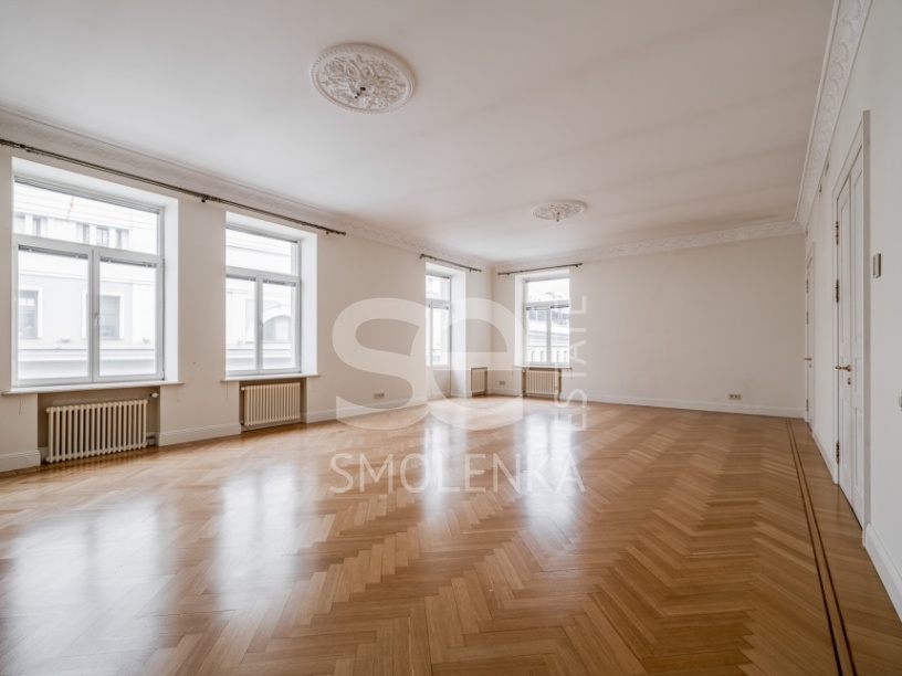 Аренда квартиры, площадь 225 кв.м., 5 этаж, Романов пер, 5