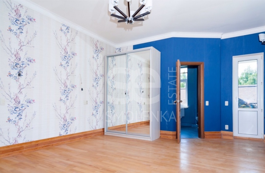 Продажа дома, площадь 1200 кв.м., Минское, пл. уч. 30 сот