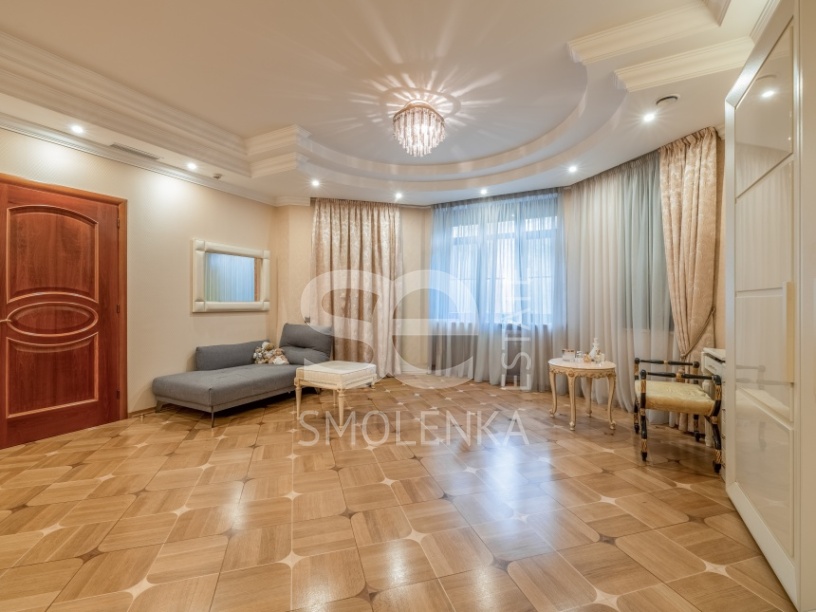 Аренда квартиры, площадь 257.8 кв.м., 3 этаж, Победы пл, 2к3