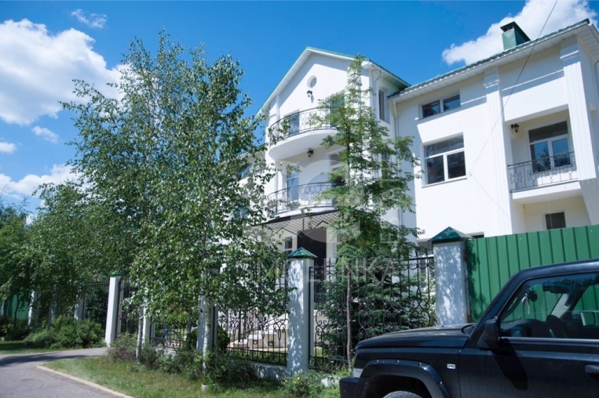 Продажа дома, площадь 1200 кв.м., Минское, пл. уч. 30 сот