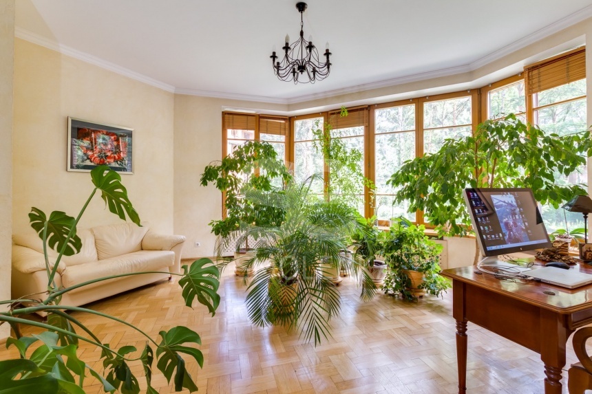 Продажа квартиры, площадь 222 кв.м., 2 этаж, Сосновая ул, 16к1
