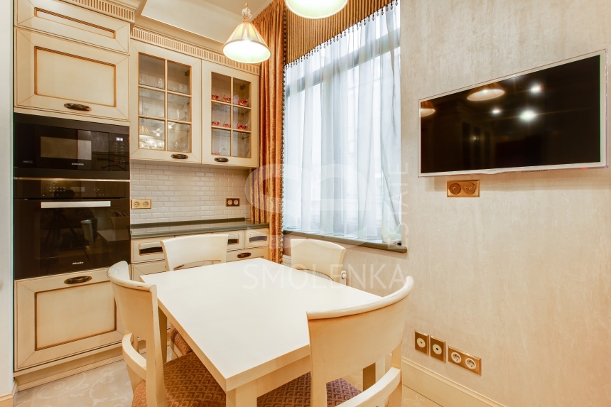 Продажа квартиры, площадь 125.8 кв.м., 2 этаж, Большой Палашёвский пер, 10