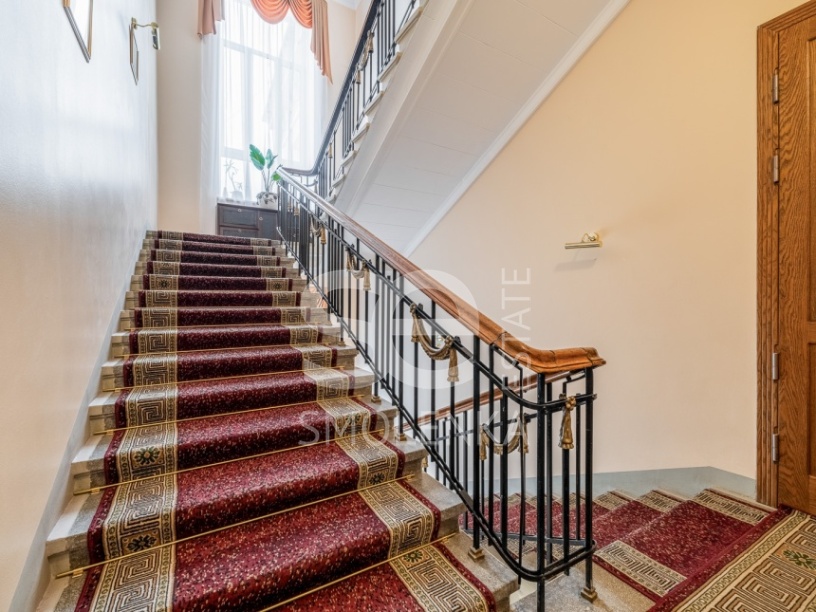 Аренда квартиры, площадь 330 кв.м., 5 этаж, Романов пер, 5