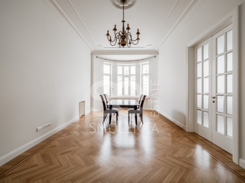 Аренда квартиры, площадь 330 кв.м., 5 этаж, Романов пер, 5