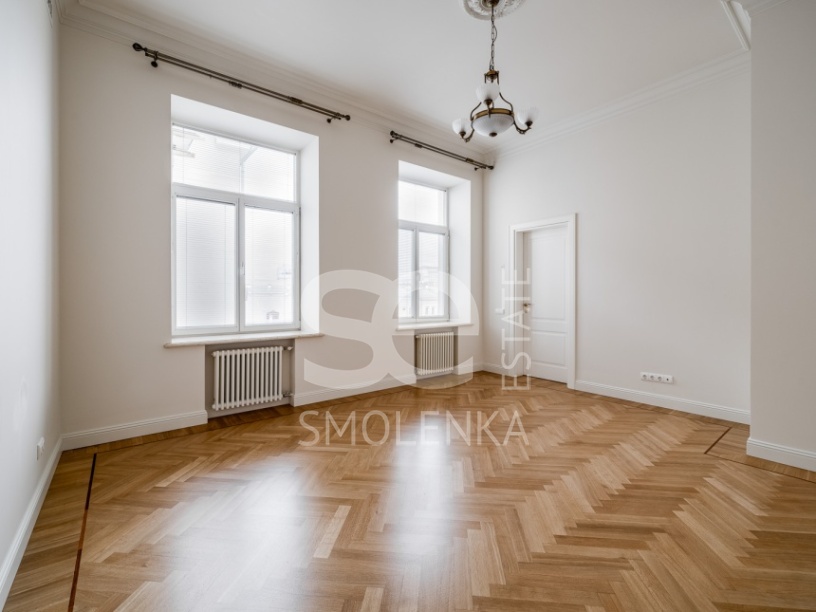Аренда квартиры, площадь 330 кв.м., 5 этаж, Романов пер, 5