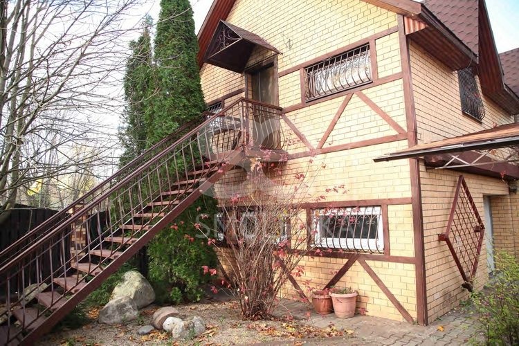 Продажа коттеджа, площадь 350 кв.м., КП НИИ Радио, Минское, пл. уч. 15 сот