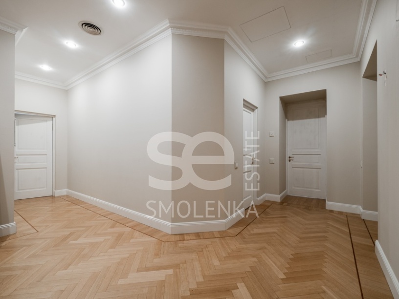 Аренда квартиры, площадь 225 кв.м., 5 этаж, Романов пер, 5