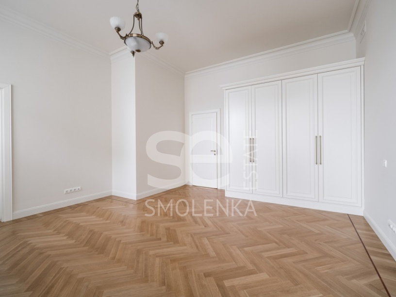 Аренда квартиры, площадь 330 кв.м., 5 этаж, Романов пер, 5