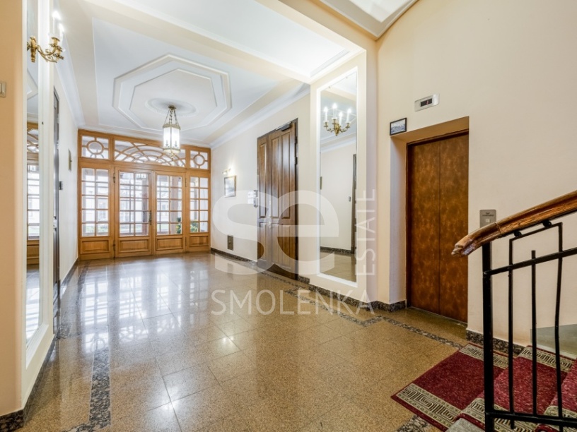 Аренда квартиры, площадь 330 кв.м., 5 этаж, Романов пер, 5