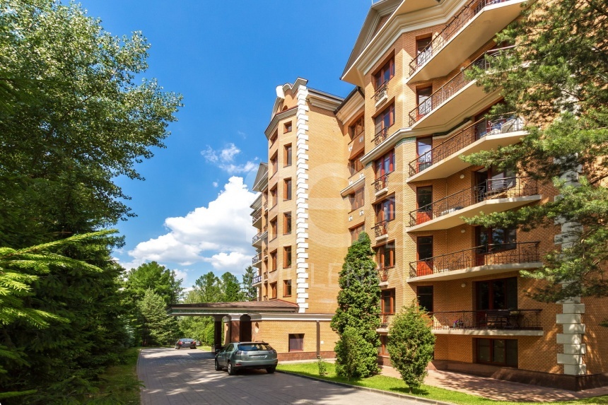 Продажа квартиры, площадь 222 кв.м., 2 этаж, Сосновая ул, 16к1