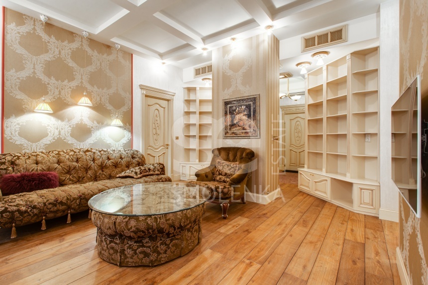 Продажа квартиры, площадь 125.8 кв.м., 2 этаж, Большой Палашёвский пер, 10