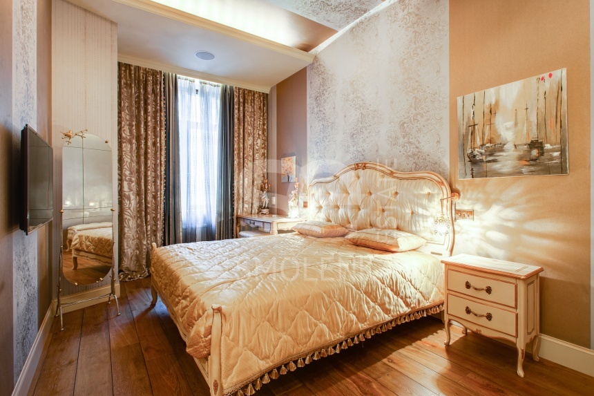 Продажа квартиры, площадь 125.8 кв.м., 2 этаж, Большой Палашёвский пер, 10