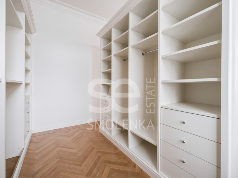 Аренда квартиры, площадь 330 кв.м., 5 этаж, Романов пер, 5