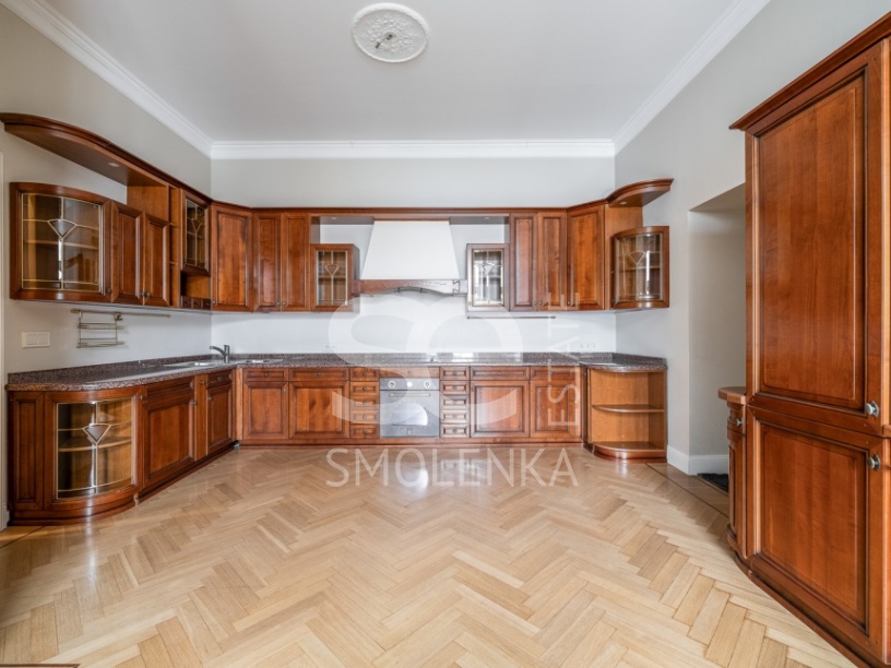 Аренда квартиры, площадь 225 кв.м., 5 этаж, Романов пер, 5