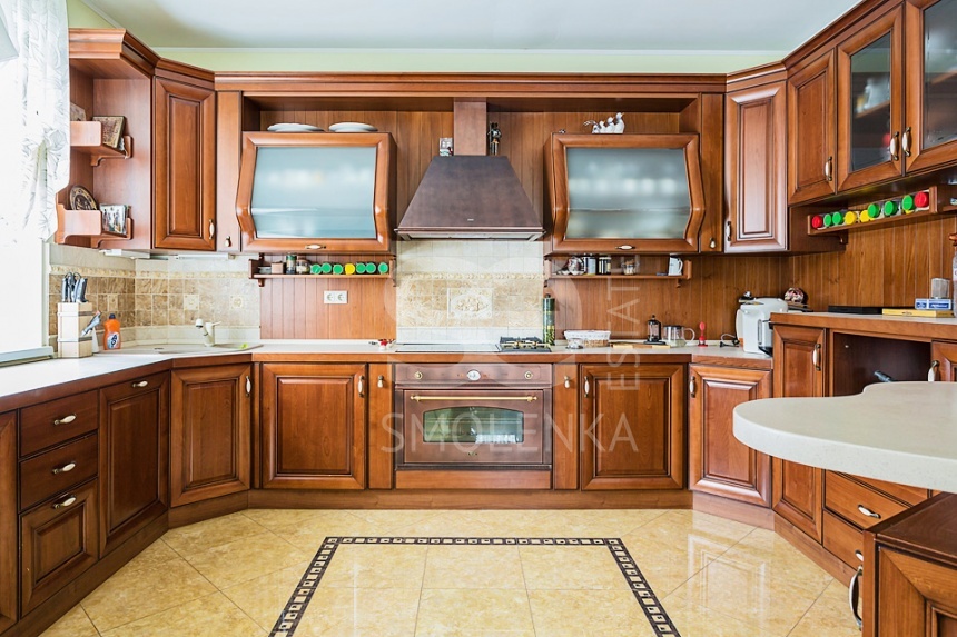 Продажа дома, площадь 950 кв.м., КП Власово, Киевское, пл. уч. 20 сот