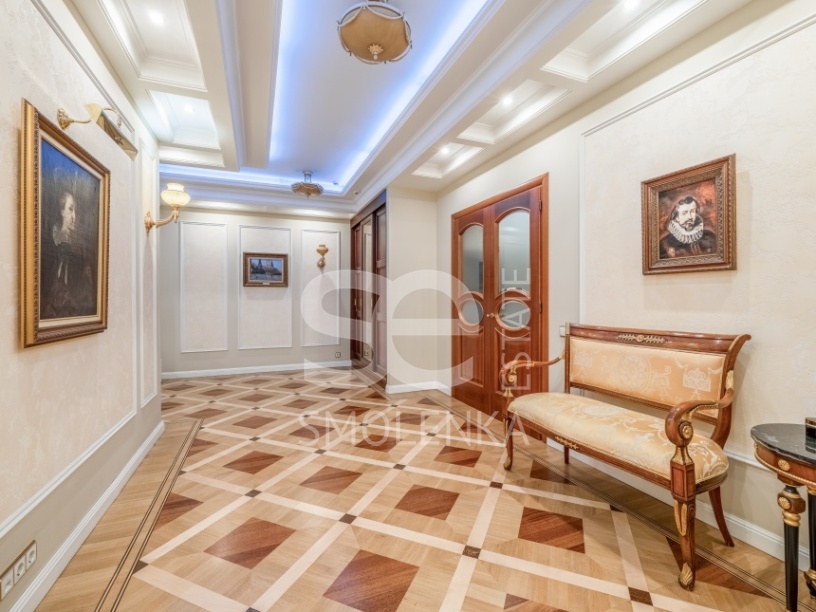 Аренда квартиры, площадь 257.8 кв.м., 3 этаж, Победы пл, 2к3
