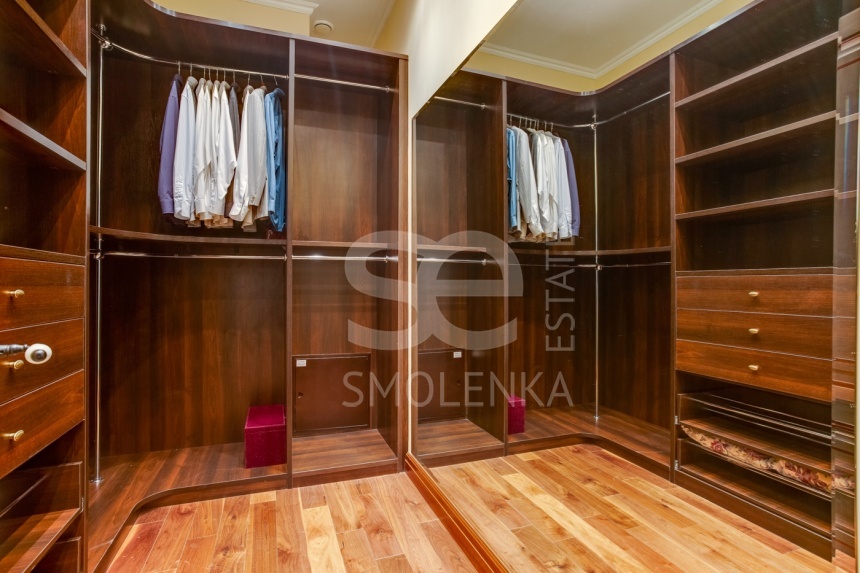 Продажа дома, площадь 830 кв.м., 54, Дмитровское, пл. уч. 65 сот