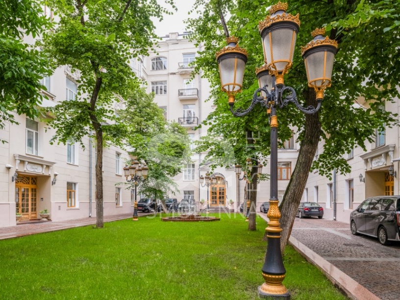 Аренда квартиры, площадь 330 кв.м., 5 этаж, Романов пер, 5