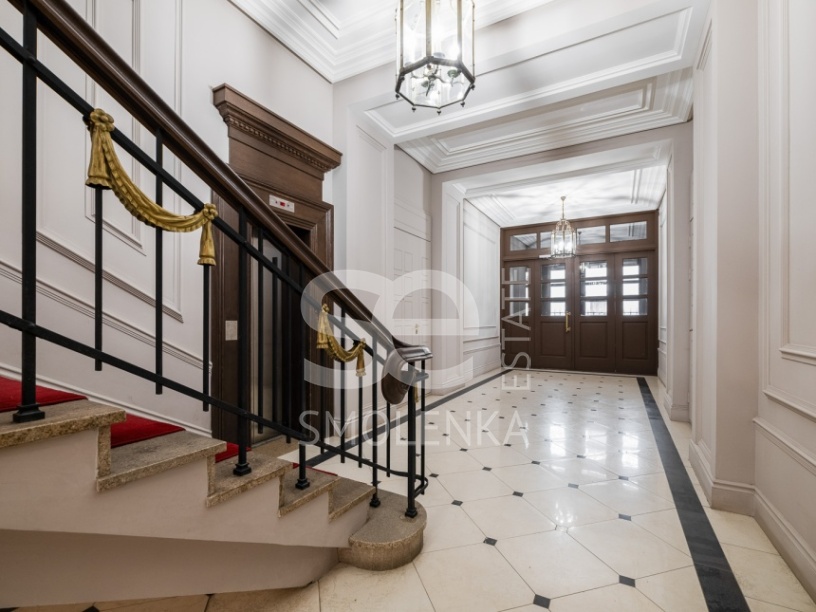 Аренда квартиры, площадь 225 кв.м., 5 этаж, Романов пер, 5