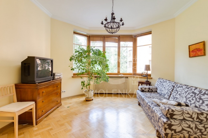 Продажа квартиры, площадь 222 кв.м., 2 этаж, Сосновая ул, 16к1