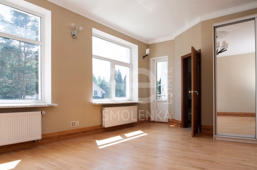 Продажа дома, площадь 1200 кв.м., Минское, пл. уч. 30 сот