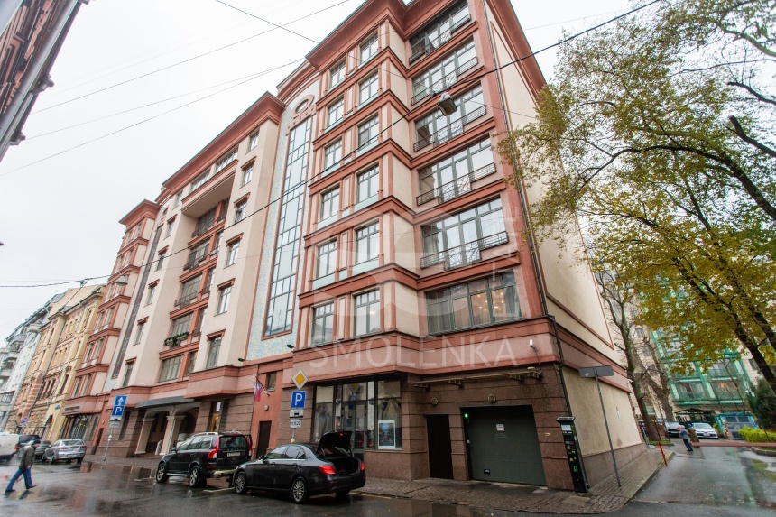 Продажа квартиры, площадь 125.8 кв.м., 2 этаж, Большой Палашёвский пер, 10