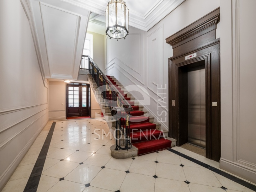 Аренда квартиры, площадь 225 кв.м., 5 этаж, Романов пер, 5