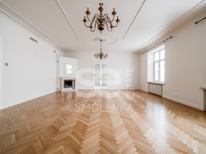 Аренда квартиры, площадь 330 кв.м., 5 этаж, Романов пер, 5
