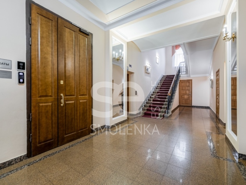 Аренда квартиры, площадь 330 кв.м., 5 этаж, Романов пер, 5