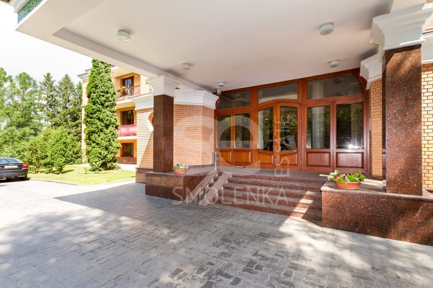 Продажа квартиры, площадь 222 кв.м., 2 этаж, Сосновая ул, 16к1