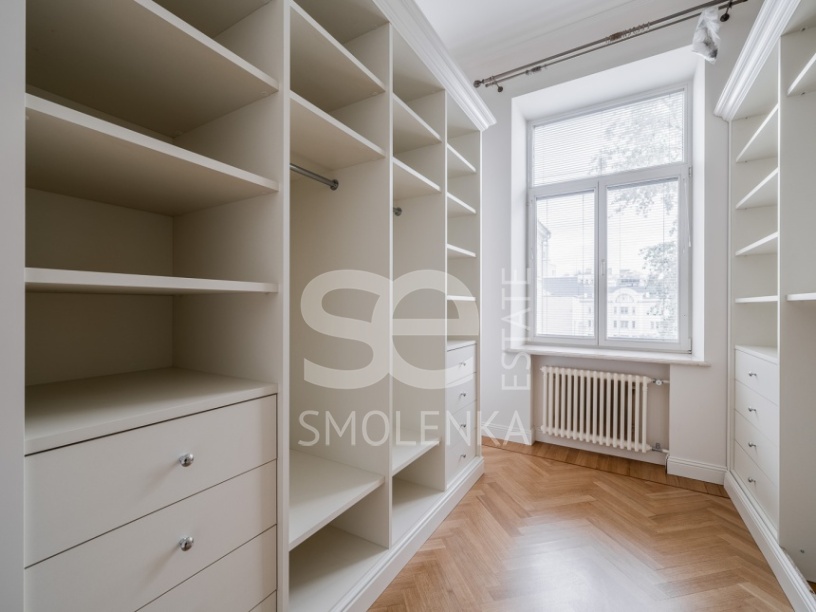 Аренда квартиры, площадь 330 кв.м., 5 этаж, Романов пер, 5