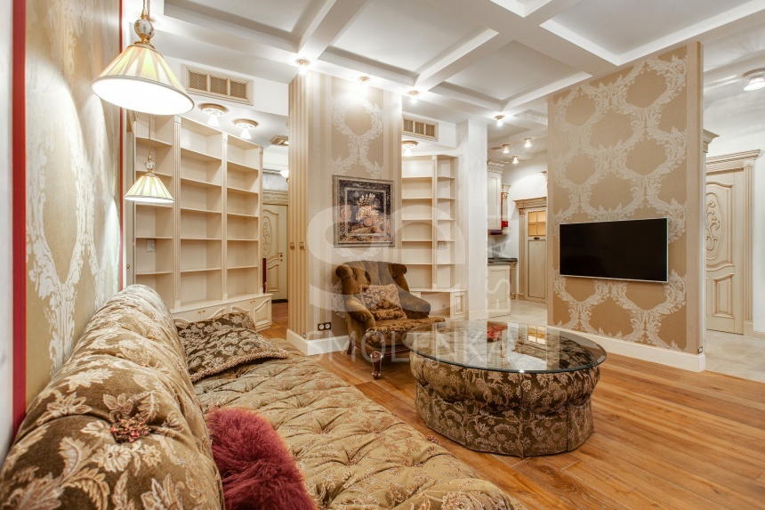 Продажа квартиры, площадь 125.8 кв.м., 2 этаж, Большой Палашёвский пер, 10