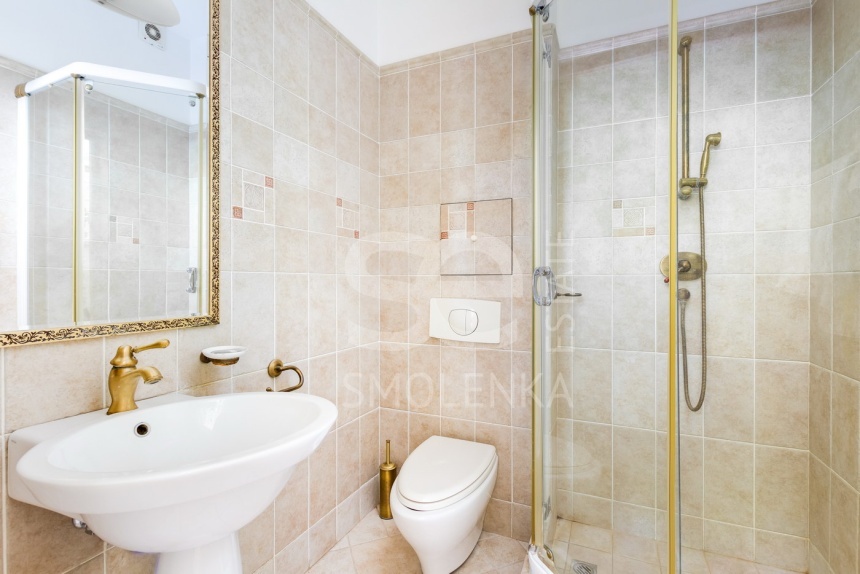 Продажа квартиры, площадь 222 кв.м., 2 этаж, Сосновая ул, 16к1